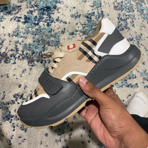 Burberry men sneakers - Picture 2 of 4
